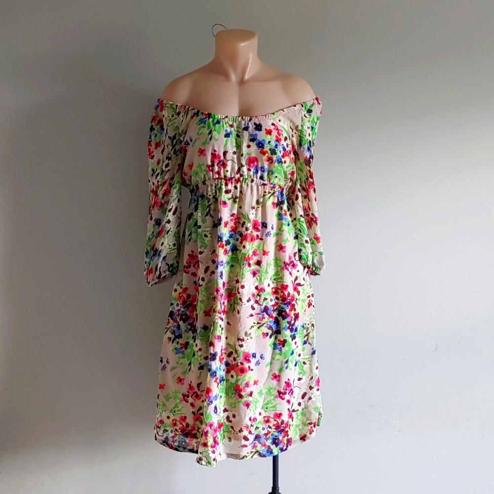 3 for $25 Old Navy floral cream colored dress on or off the shoulders Spring